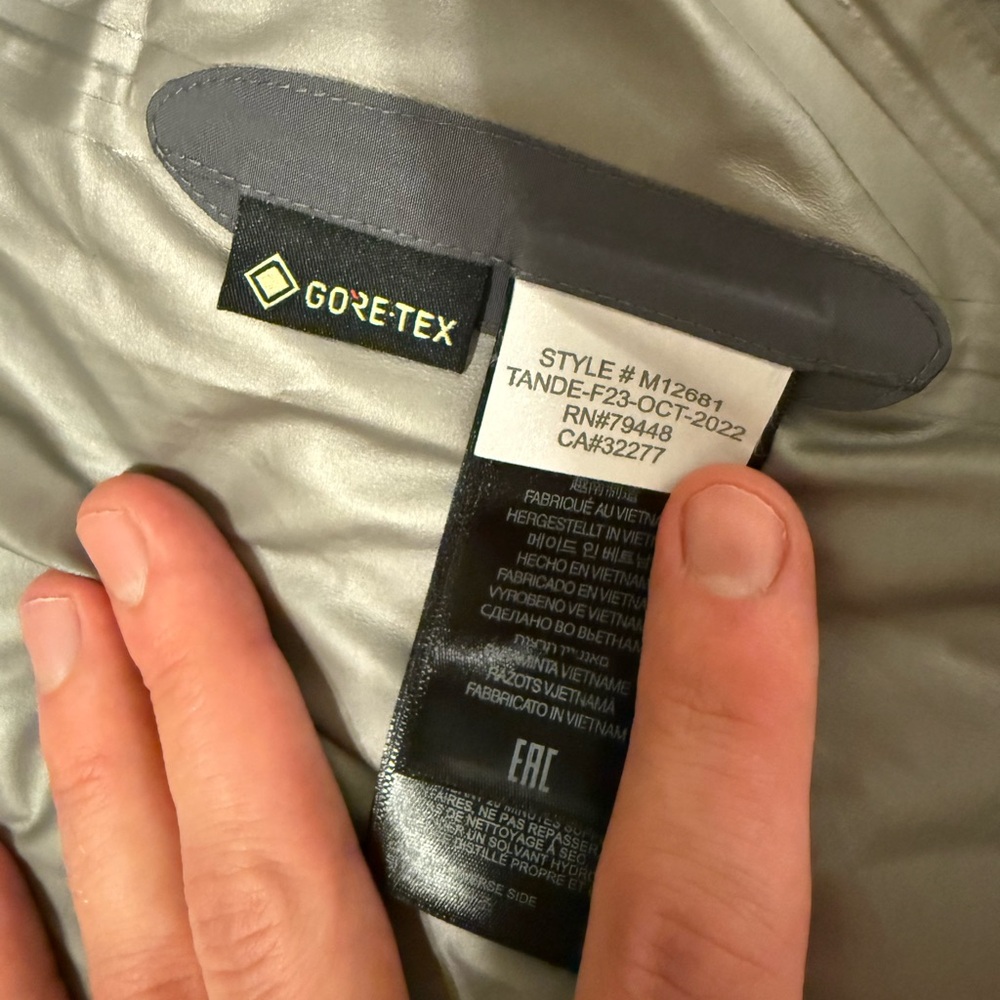 Medium Men's GORE-TEX® Minimalist Jacket- rain jacket - Picture 9 of 10